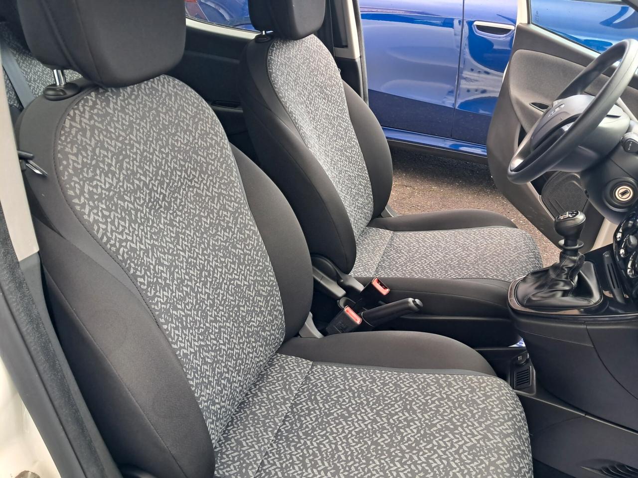 Lancia Ypsilon 1.0 FireFly Hybrid 70 cv Silver