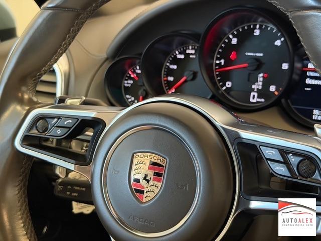 PORSCHE - Cayenne - 3.0 Diesel Platinum Edition