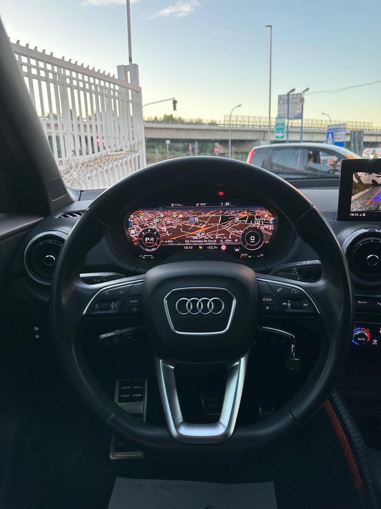 Audi Q2 35 TDI S tronic Identity Black