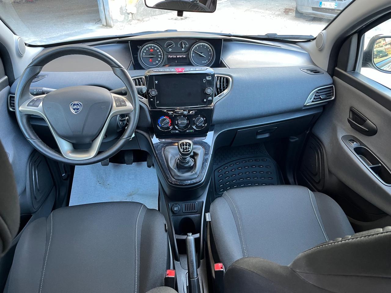 Lancia Ypsilon 1.0 FireFly 5 porte S&S Hybrid Gold
