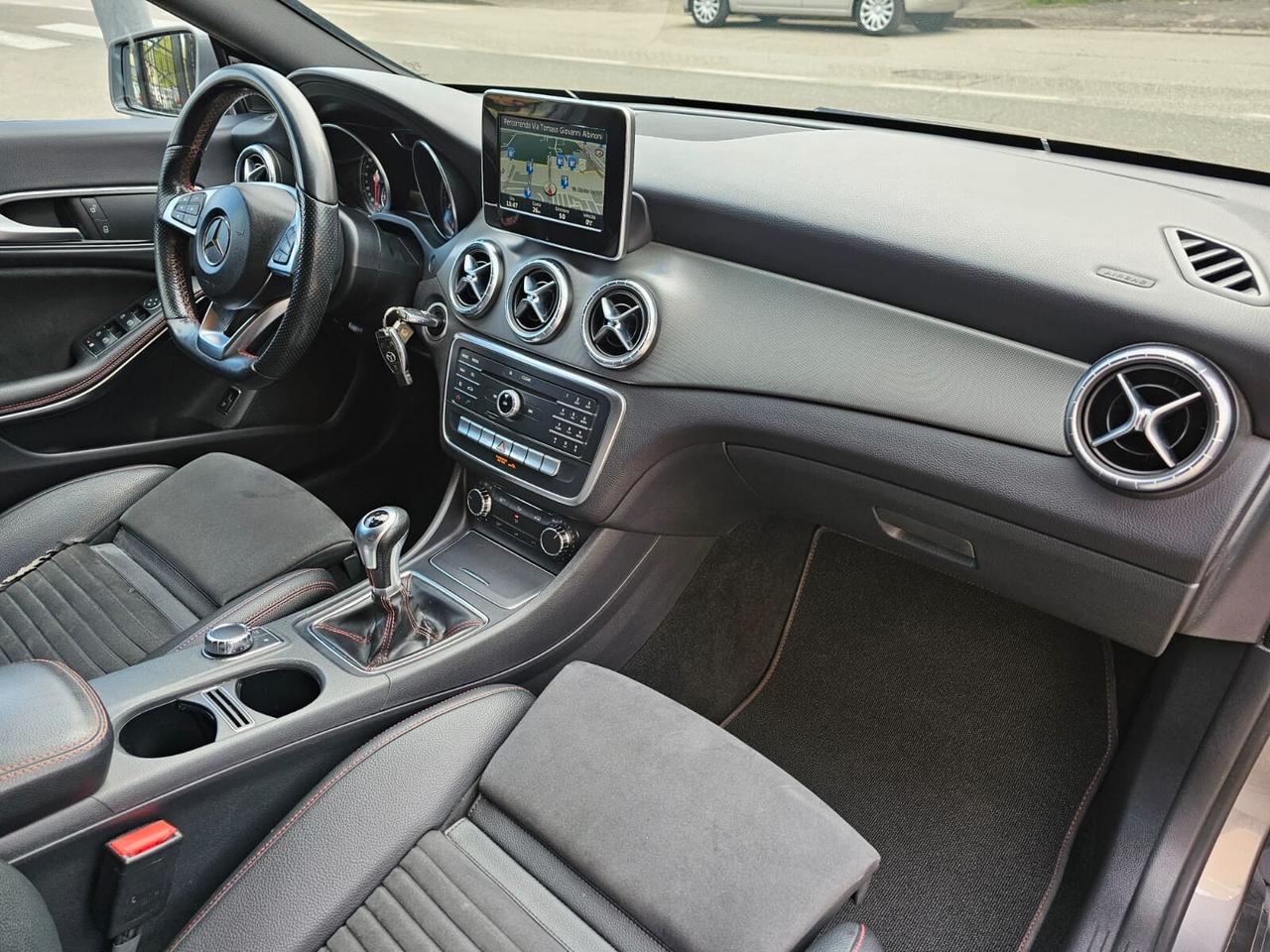 Mercedes-benz CLA 250 211cv Premium*AMG*Pelle*Navi*Bi-Xeno*Pdc*18*