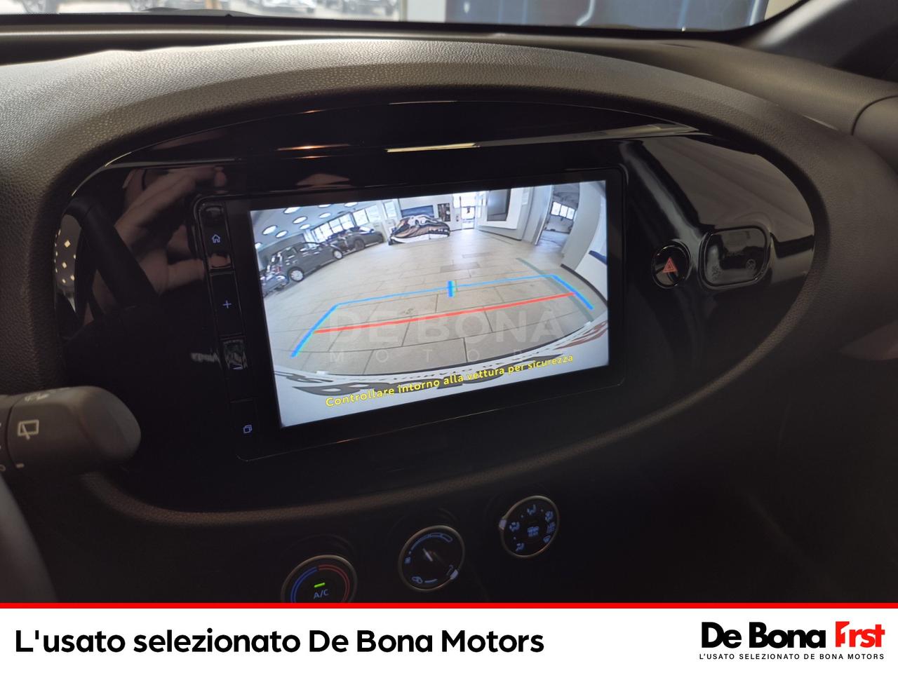 Toyota Aygo x 1.0 active 72cv