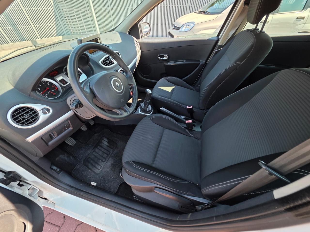 Renault Clio 1.2 75CV perfetta e garantita 12 mesi