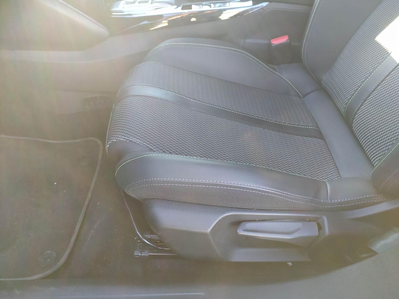 Peugeot 2008 GT e-2008 156 #8105