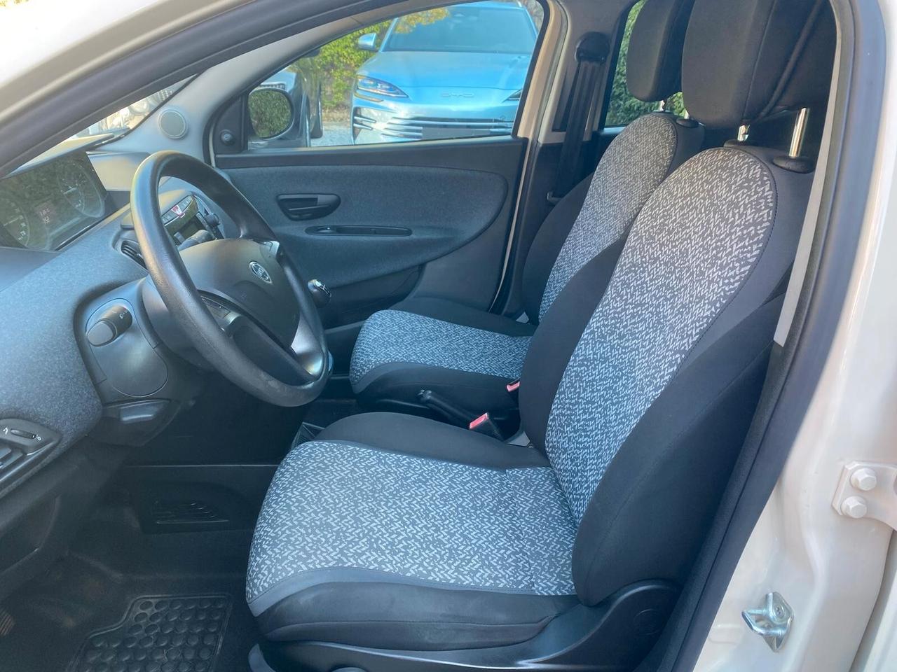 Lancia Ypsilon 1.2 69 CV 5 porte S&S Gold