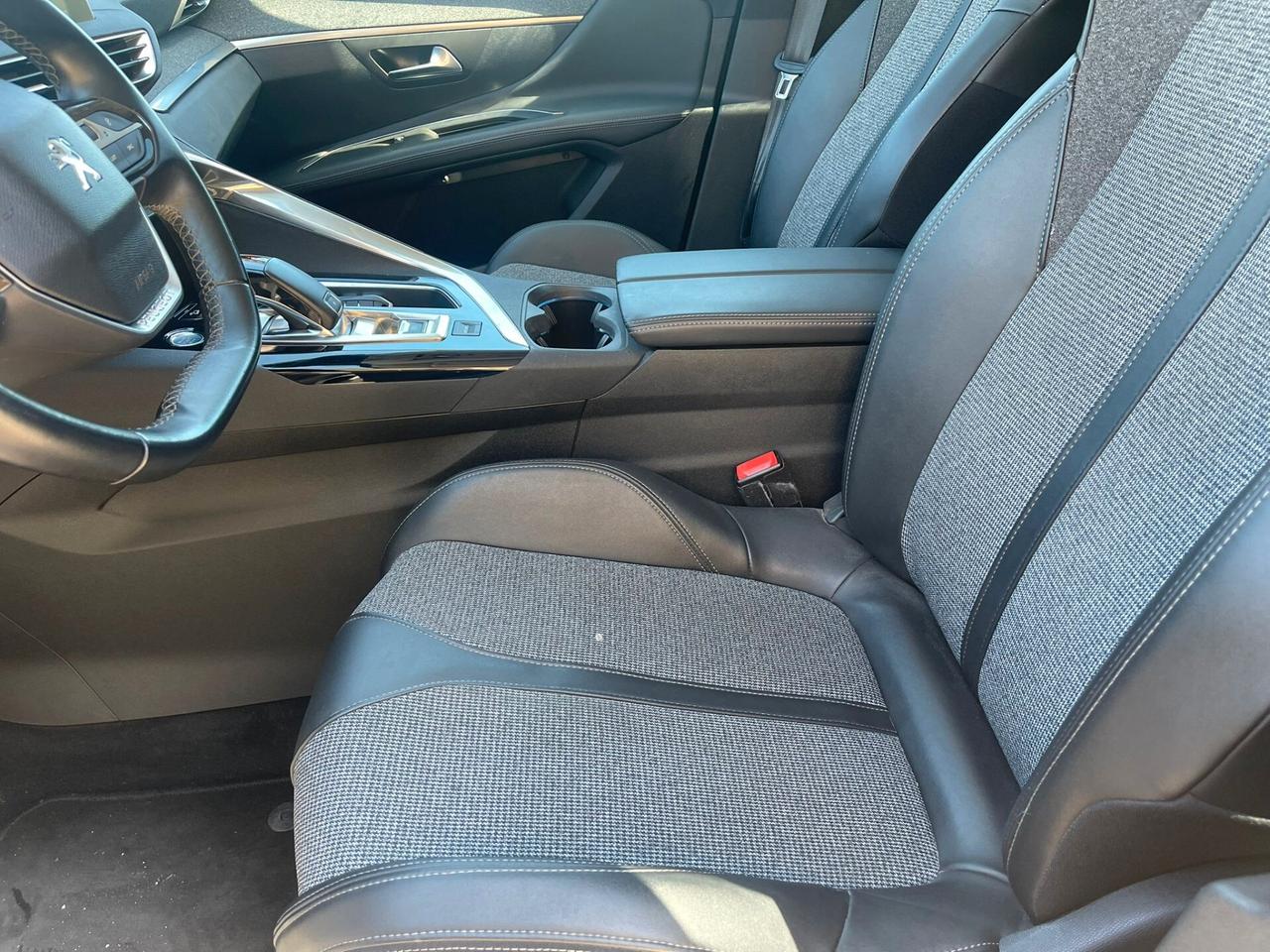 Peugeot 3008 BlueHDi 130 S&S EAT8 Allure