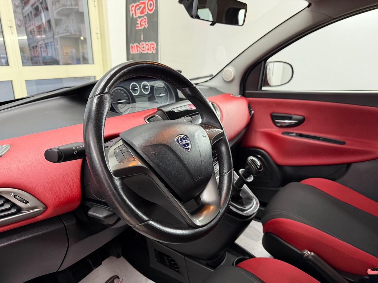 Lancia Ypsilon 1.2 69Cv