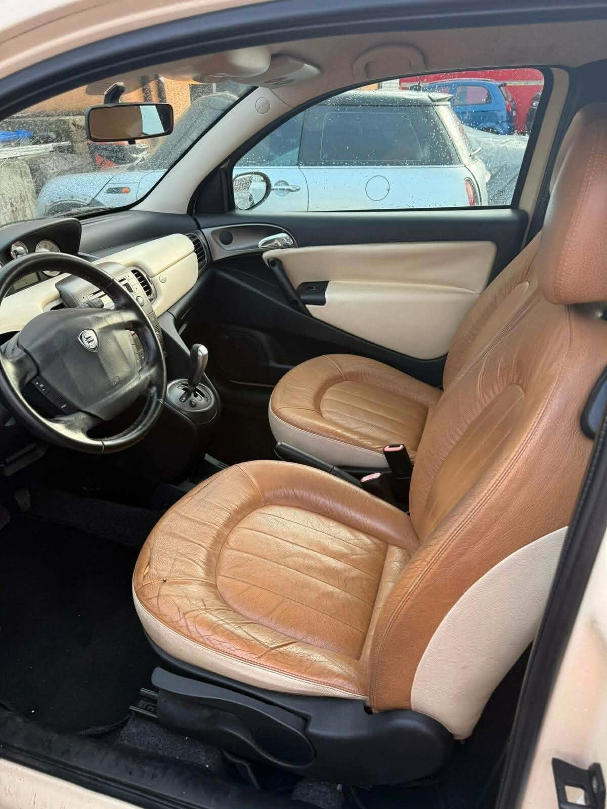 Lancia Ypsilon 1.4 16V Platino