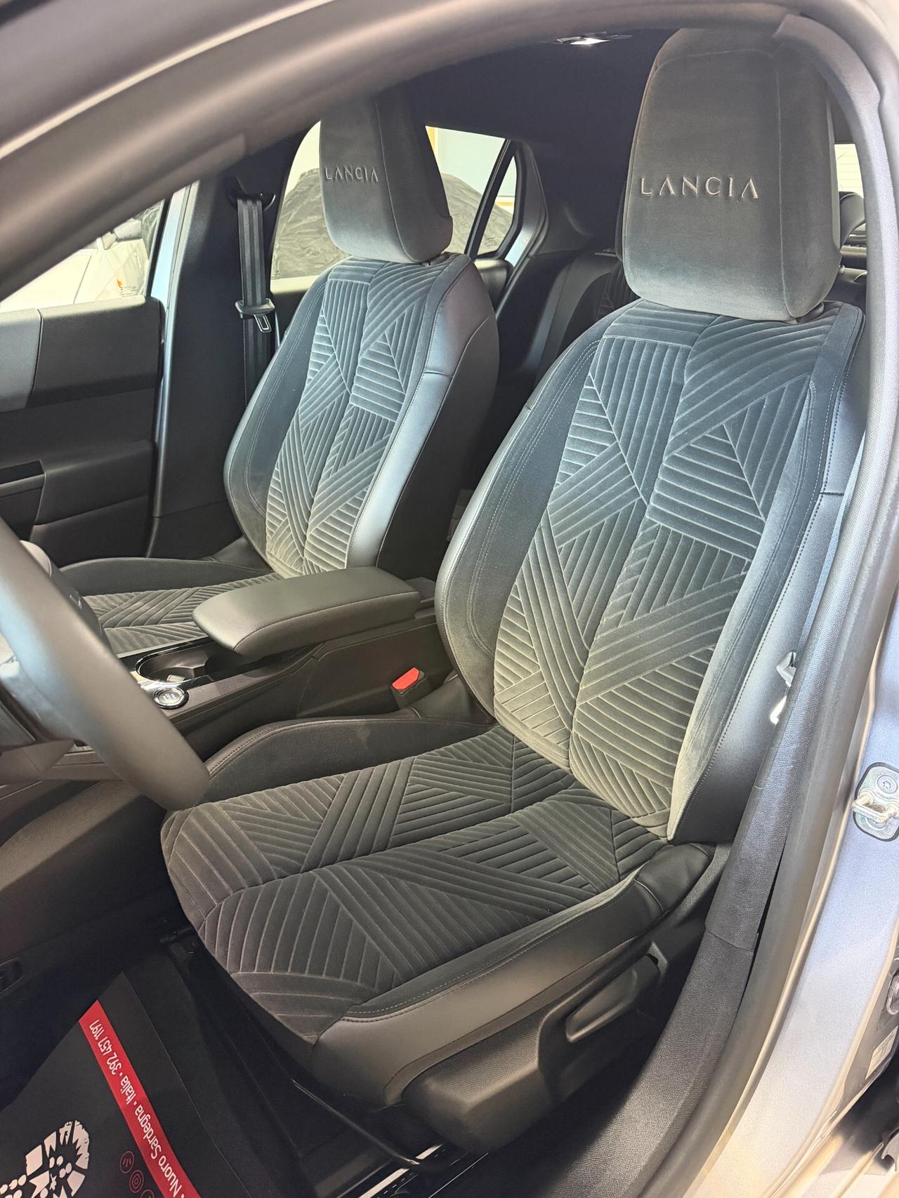 Lancia Ypsilon Hybrid e-DCT LX
