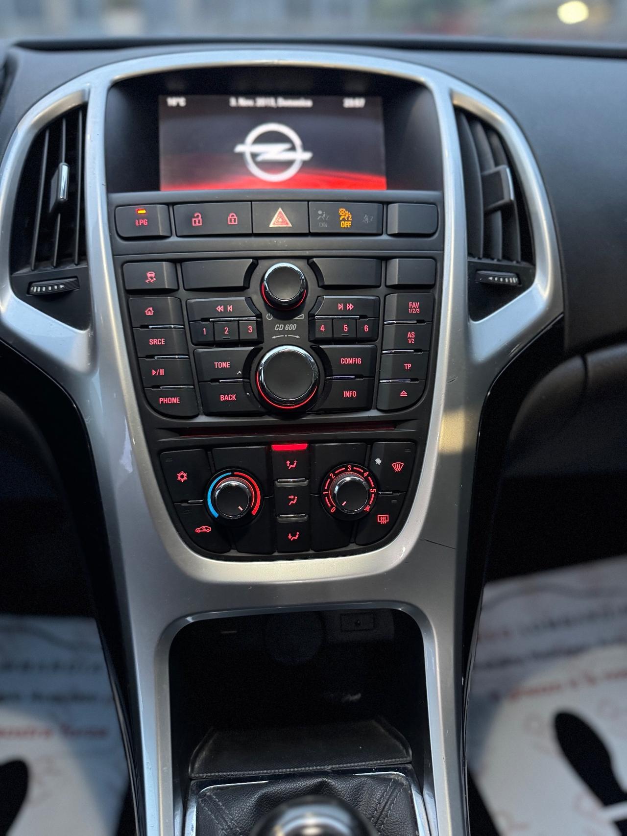 Opel Astra 1.4 Turbo 140CV Sports Tourer GPL Tech Cosmo