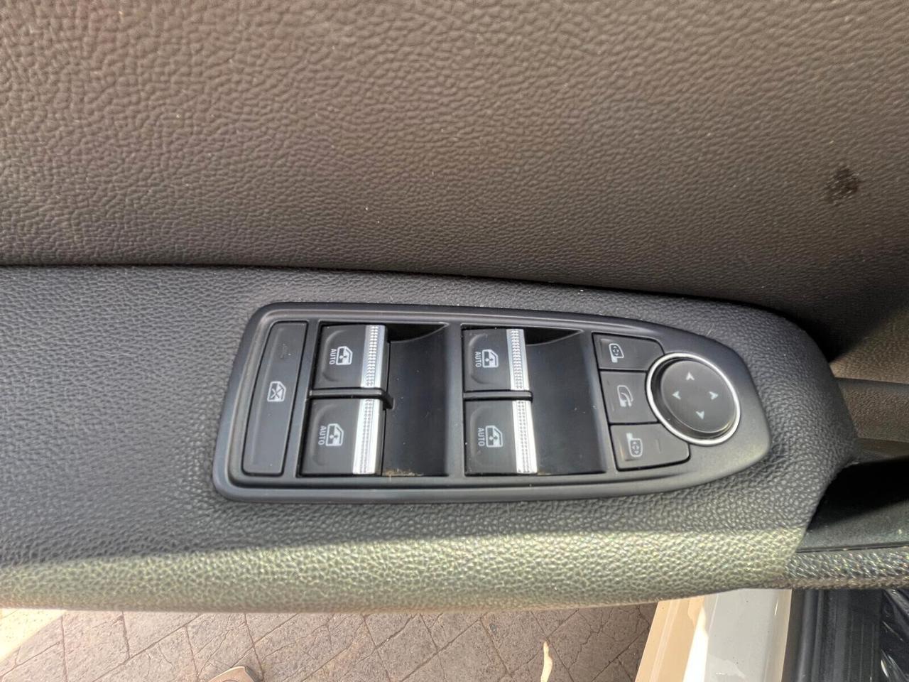 Renault Captur Blue dCi 115 CV EDC INTENSE BI COLOR