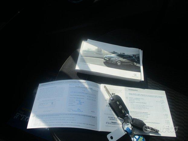 Peugeot 208 Peugeot 208 208 PURE TECH 1.2 BENZ 82