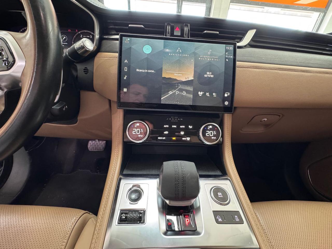 Jaguar F-Pace S D 200 MHEV -- PRESTIGE