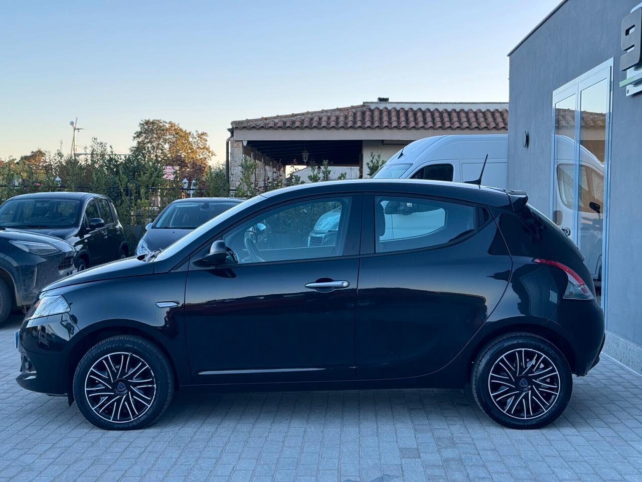 Lancia Ypsilon 1.0 FireFly 5 porte S&S Hybrid Gold CAMERA-APPLE CARPLAY