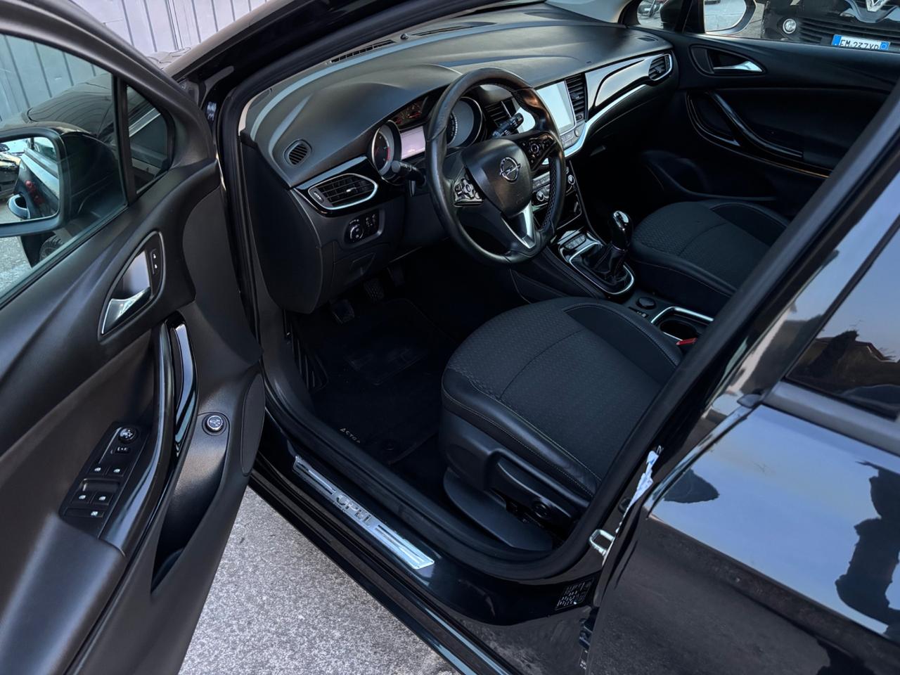 Opel Astra 1.6 CDTi. Neopatentati. Garanzia 12 mesi