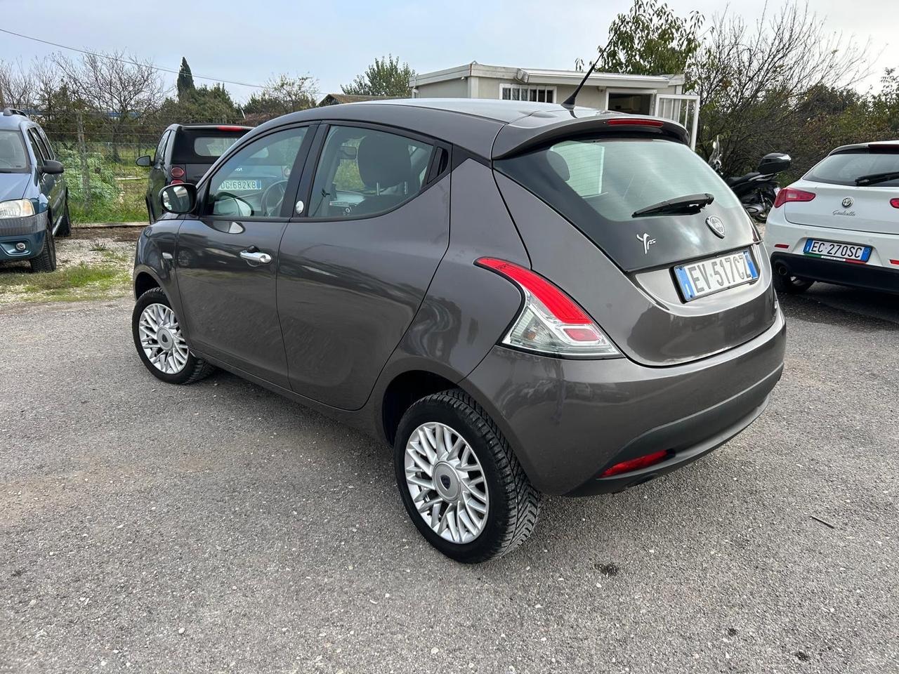 Lancia Ypsilon 0.9 TwinAir 85 CV 5 porte Metano Ecochic Gold