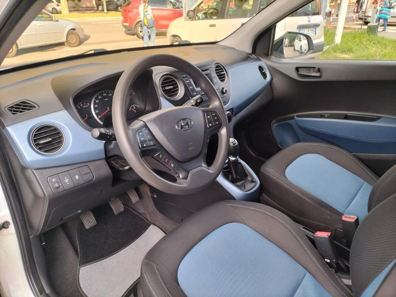 Hyundai i10 - TENUTA BENE !!!