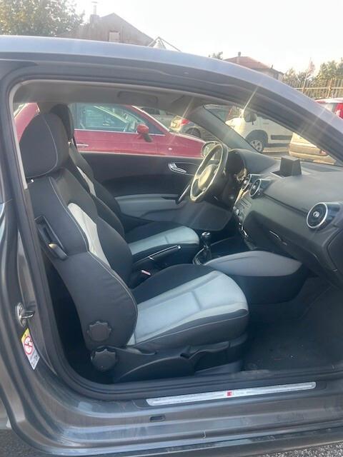 Audi A1 1.6 TDI 105 CV Ambition - 2011