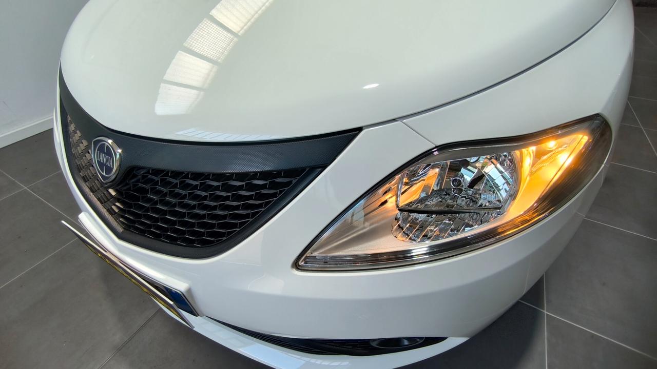 Lancia Ypsilon 1.0 FireFly 5 porte S&S Hybrid Ecochic Silver