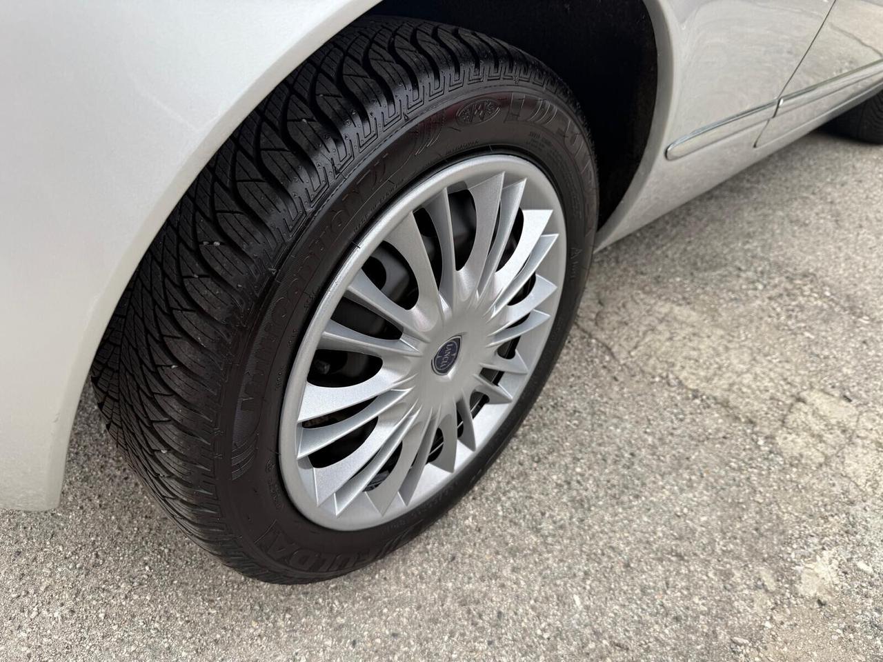 Lancia Ypsilon 1.2 69 CV Platinum