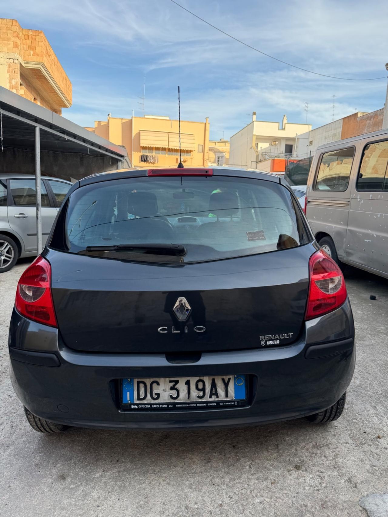 Renault Clio Storia 1.2 16V 5 porte Dynamique