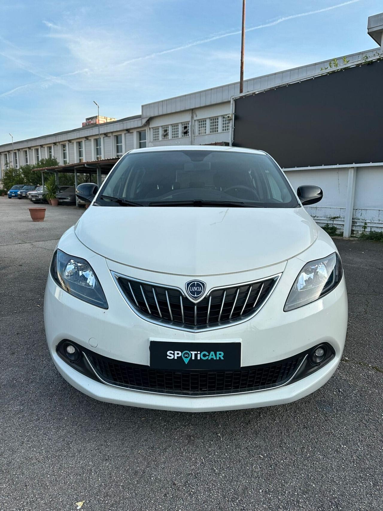 Lancia Ypsilon 1.0 Hybrid Platino 2024 FULL