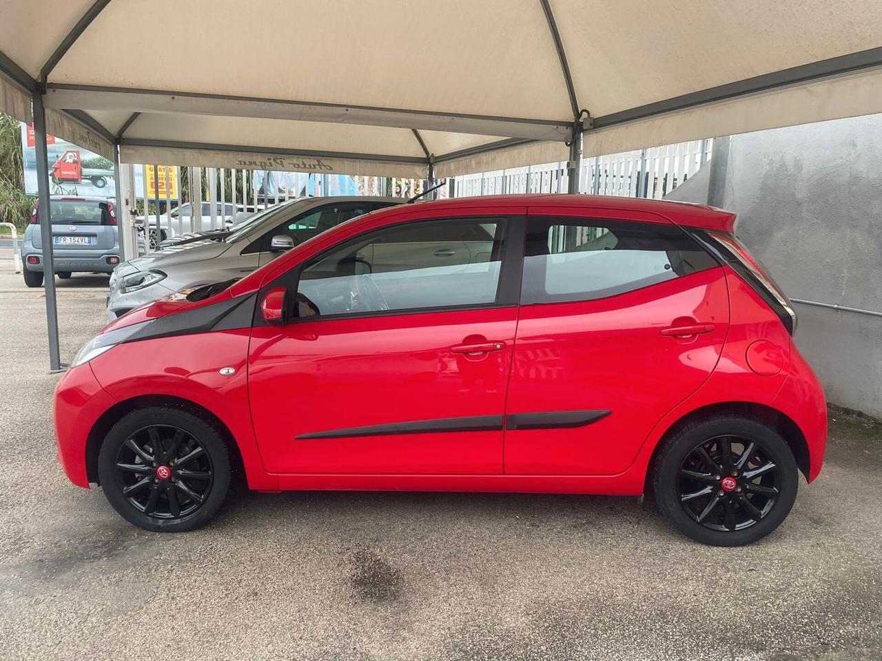 Toyota Aygo 1.0 VVT-i 69 CV 5 porte x-cite