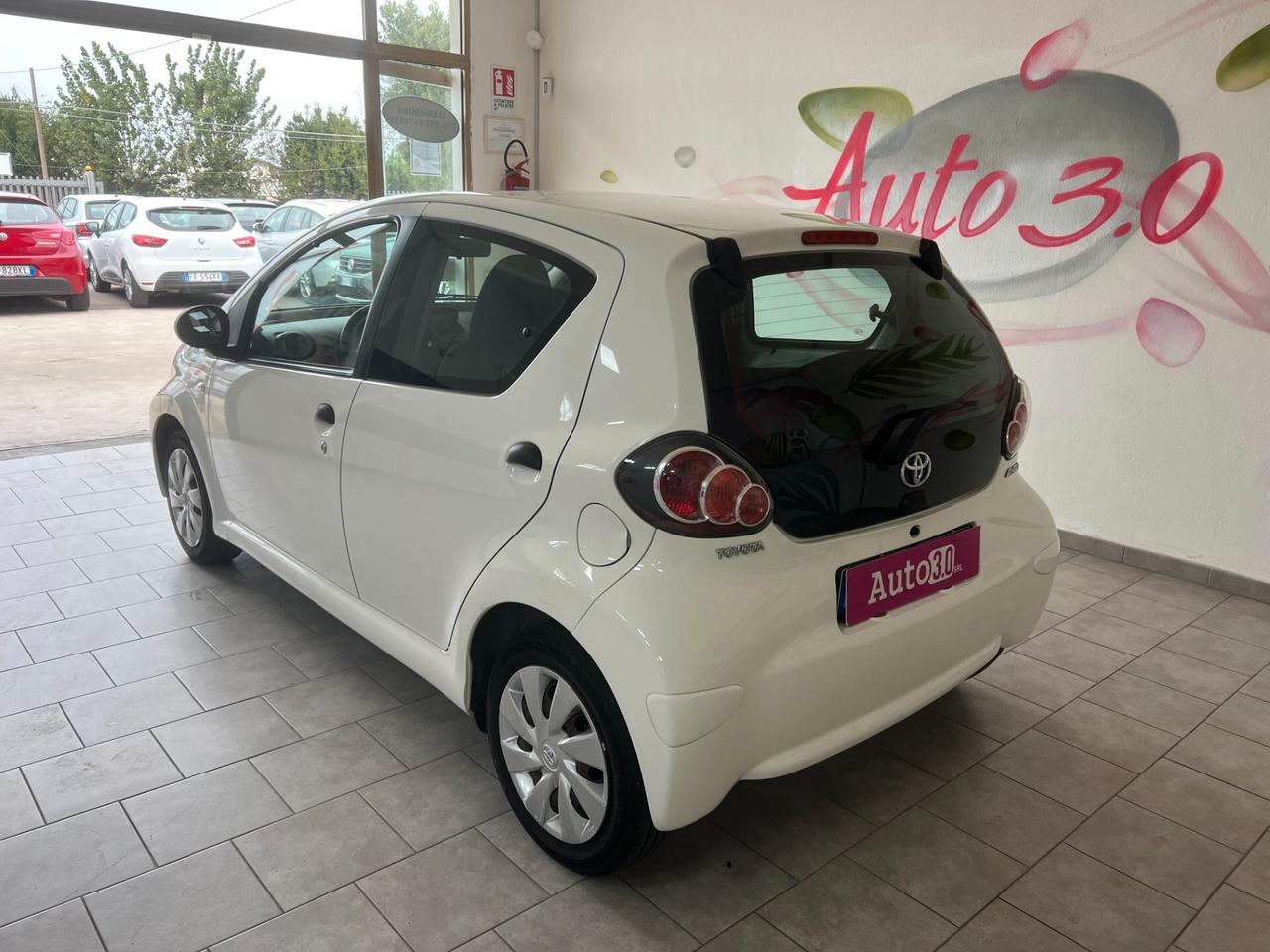 Toyota Aygo 1.0 12V VVT-i 5 porte Lounge Connect