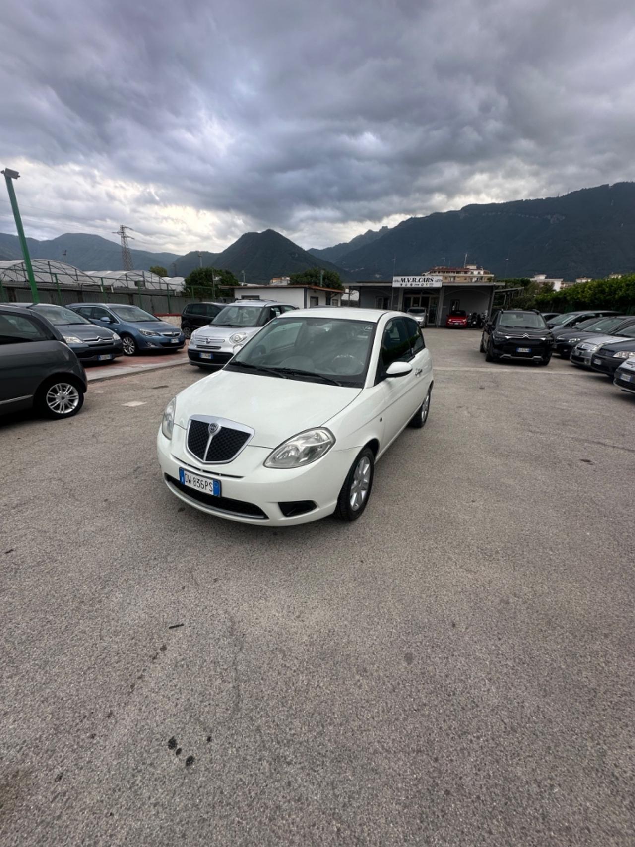 Lancia Ypsilon 1.3 MJT 75 CV Argento