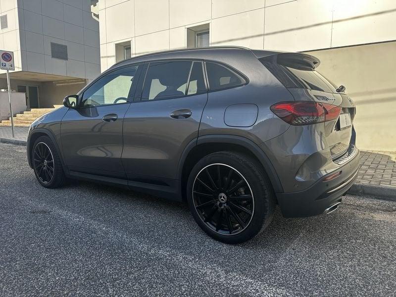 Mercedes-Benz GLA GLA 180D in allestimento Premium / AMG Line