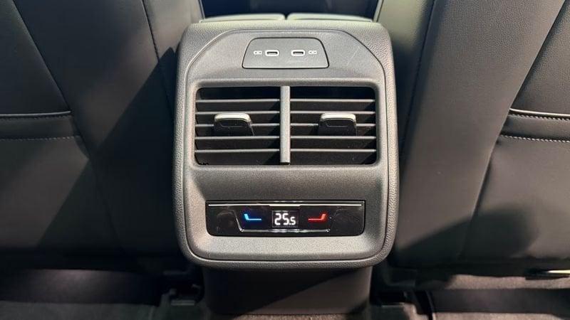 Volkswagen Passat Variant 2.0 TDI SCR EVO 110kW Business DSG Camera 360° LED 17"