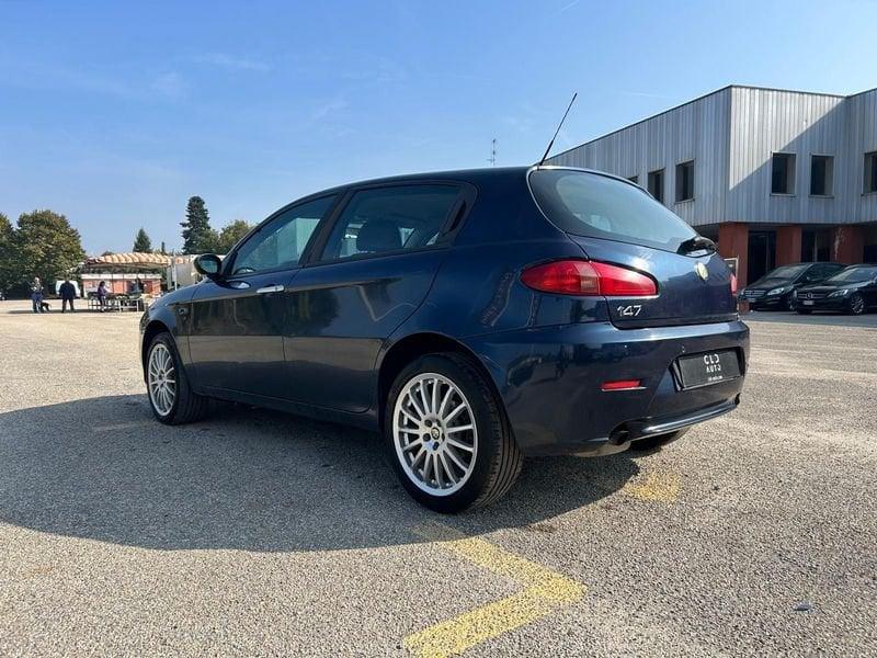 Alfa Romeo 147 147 1.9 JTD 5P MURPHYENYE