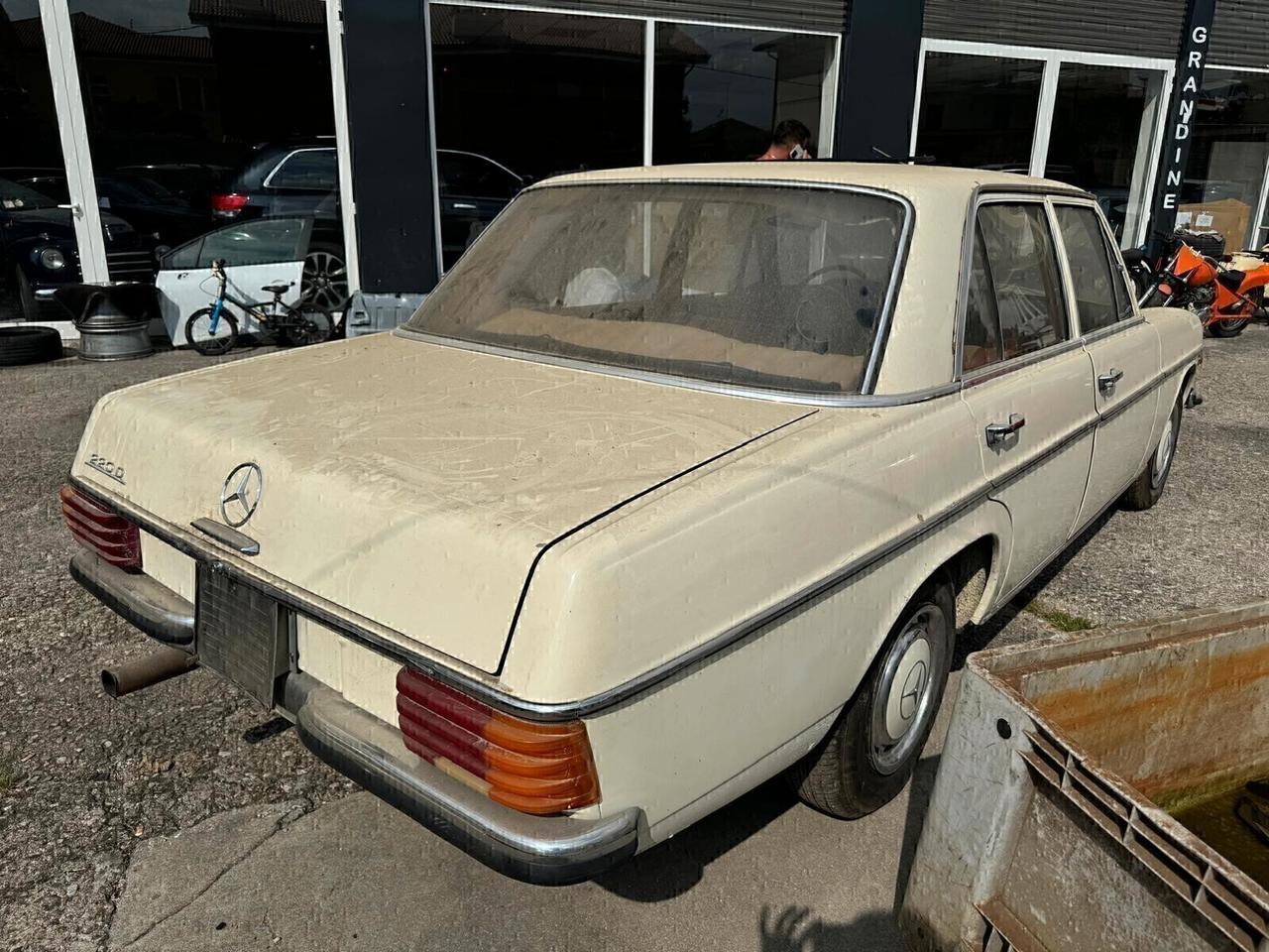 Mercedes-benz 200 Mercedes-Benz 200 D (W115) – Anno 1972