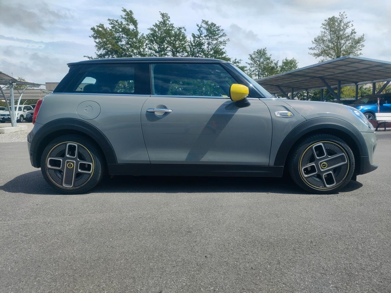 Mini Full Electric Cooper SE NEOPATENTATI