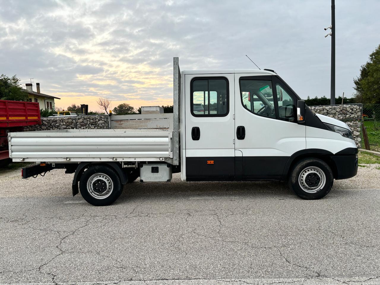 IVECO DAILY DOPPIA CABINA 7 POSTI