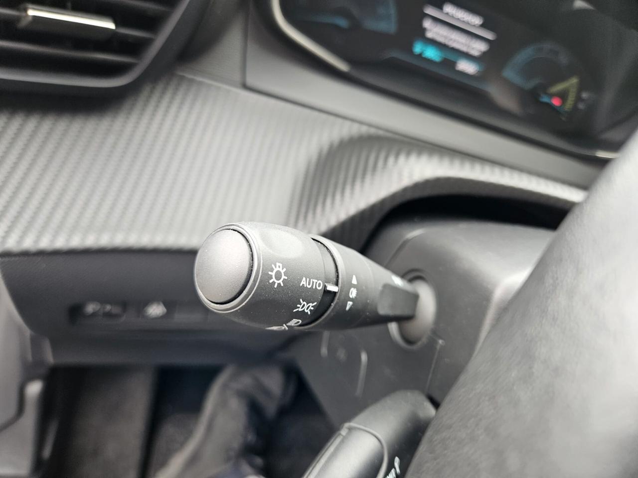 Peugeot 208 motore elettrico 136 CV 5 porte Allure