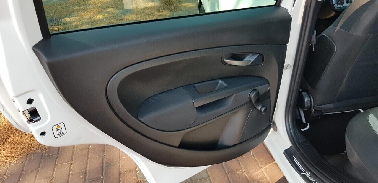 Fiat Grande Punto 1.3 MJT 90 CV 5 porte cruise control,cerchi in lega da 16, mp3,usb,comandi al volante