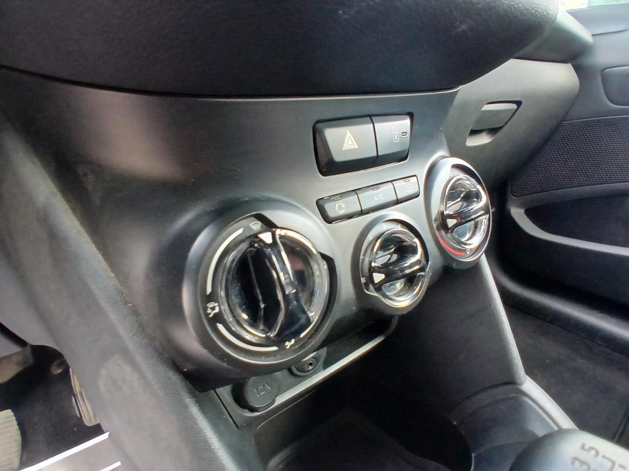 Peugeot 208 1.4 HDi 68 CV 5 porte Allure