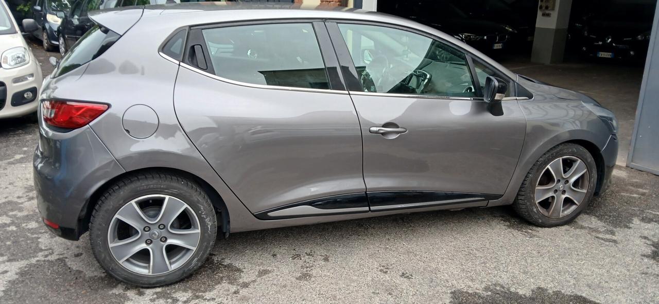 Renault Clio 1.2 75CV 5 porte Costume National