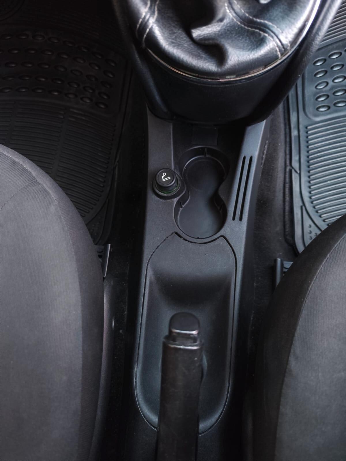 Lancia Ypsilon 1.3 MJT 75 CV Unyca
