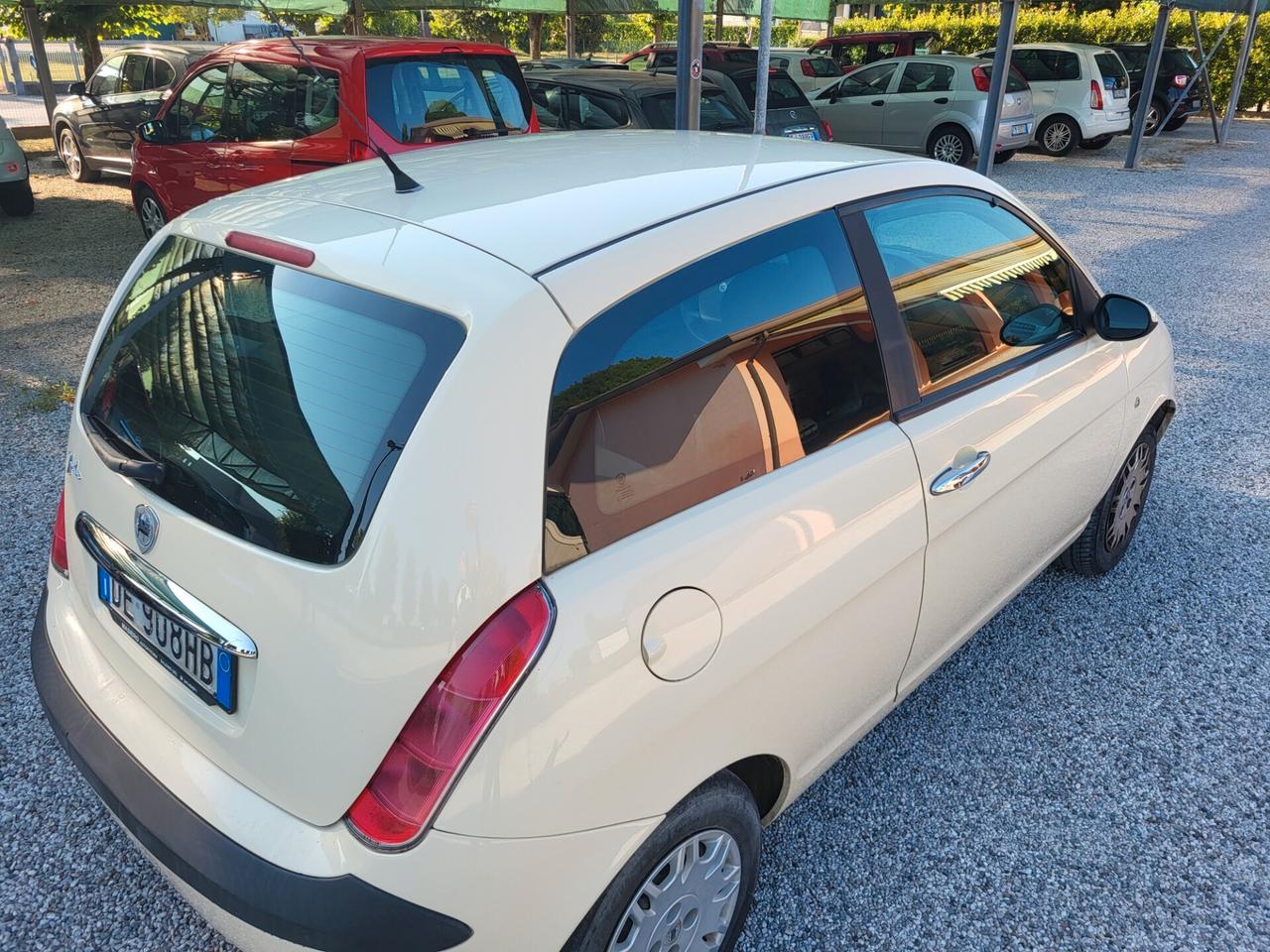 Lancia Ypsilon 1.3 MJT 75 CV Platino