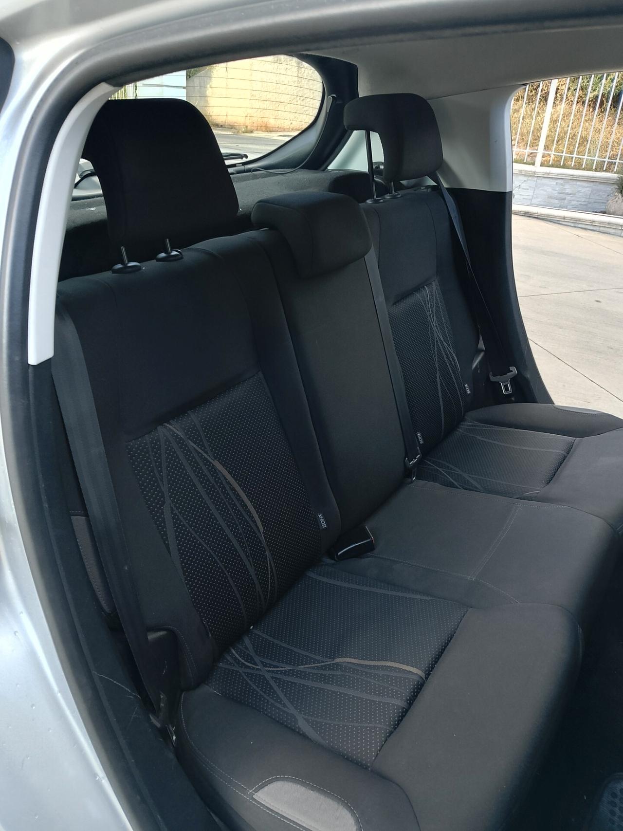 Peugeot 208 1.4 HDi 68 CV 5 porte Allure