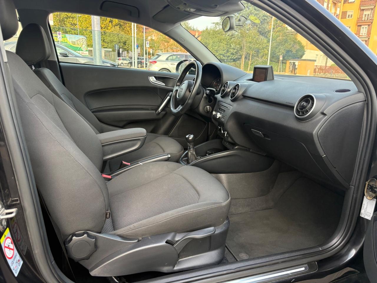 Audi A1 1.6 TDI 90cv si neo patentati non paga bollo