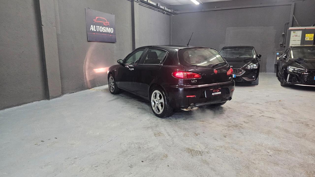 Alfa Romeo 147 1.6 16V TS (105) 5 porte Distinctive