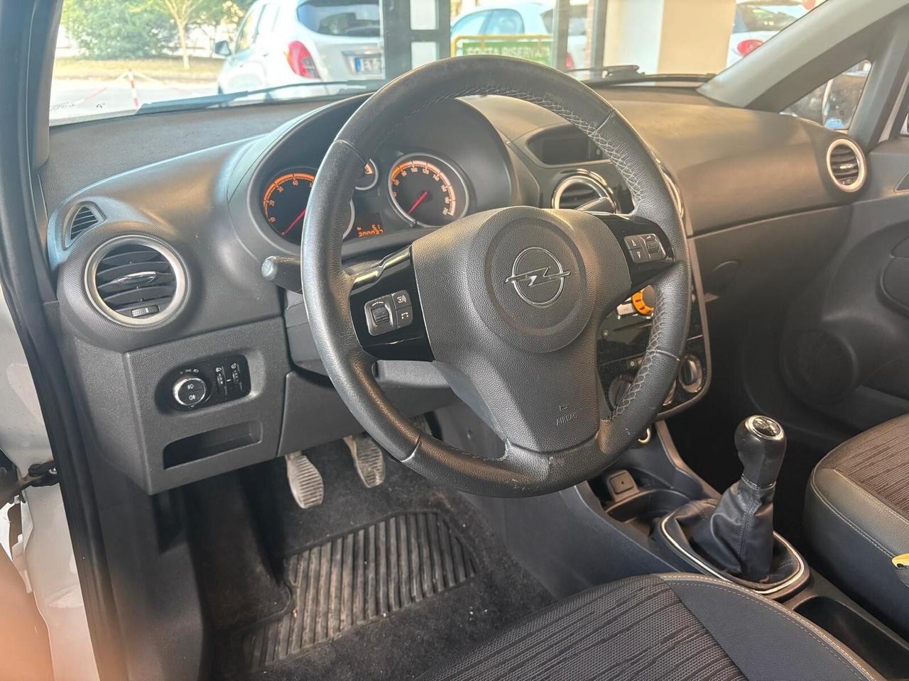 OPEL CORSA ANNO 2014BZ GPL ADATTA NEOPATENTATI KM 200 MILA