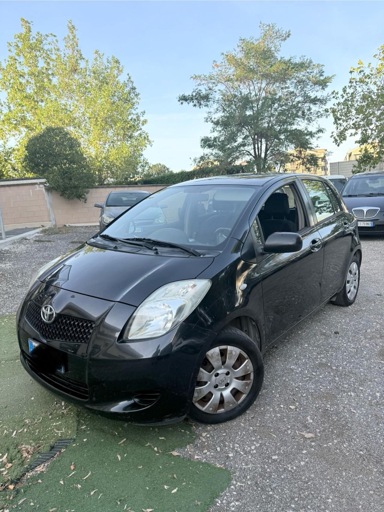 Toyota Yaris 1.0 5 porte
