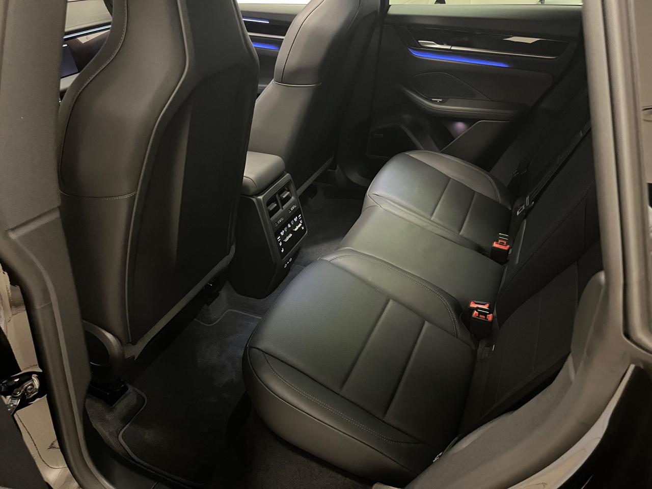 Porsche Macan EV 10000km 2025’