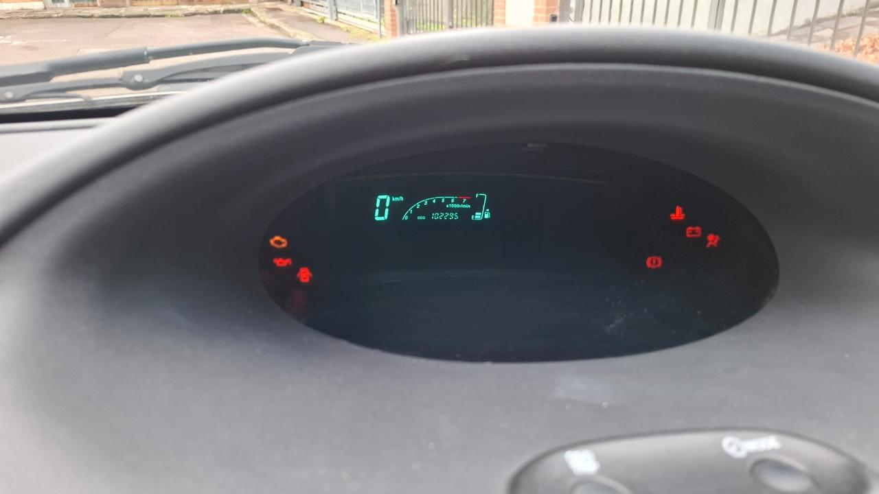 Toyota Yaris 1.0i 16V cat 3 porte Sol