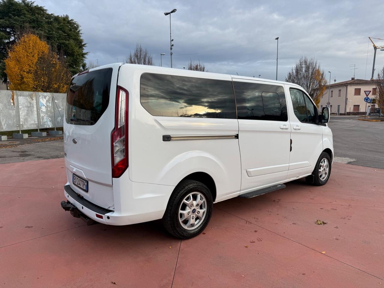 Ford Tourneo Custom 300 2.2 TDCi 155CV PL Trend