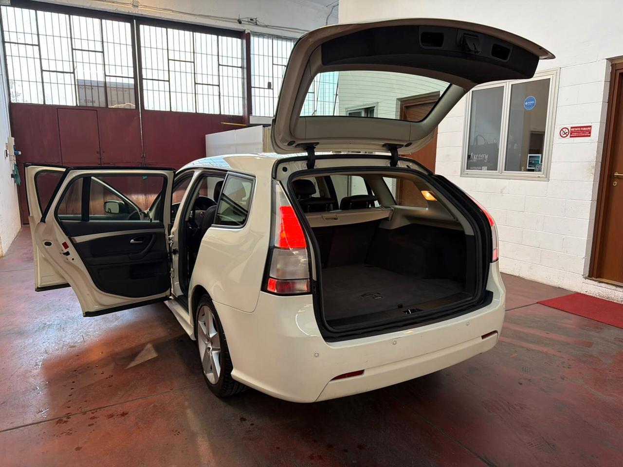 Saab 9-3 SportHatch 1.9 TiD 16V DPF Vector